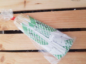 Eetstokjes hout, per 10 verpakt.